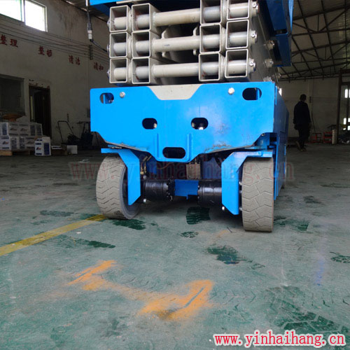 自行走剪叉式升降平臺2