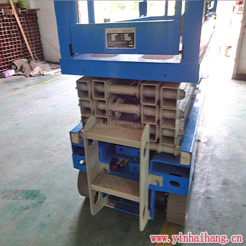 自行走剪叉式升降平臺1