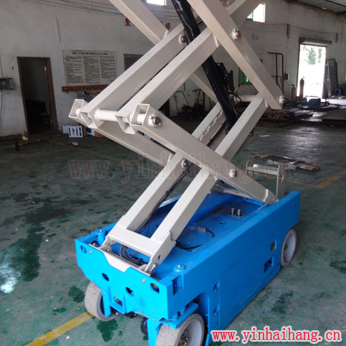 自行走剪叉式升降平臺7