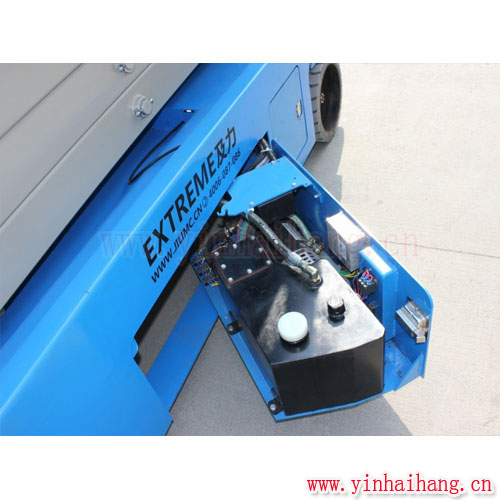 自行剪叉式高空作業(yè)平臺2