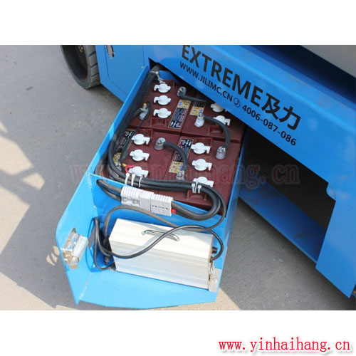 自行剪叉式高空作業(yè)平臺3