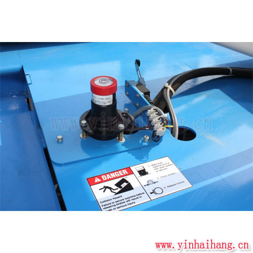 自行剪叉式高空作業(yè)平臺6