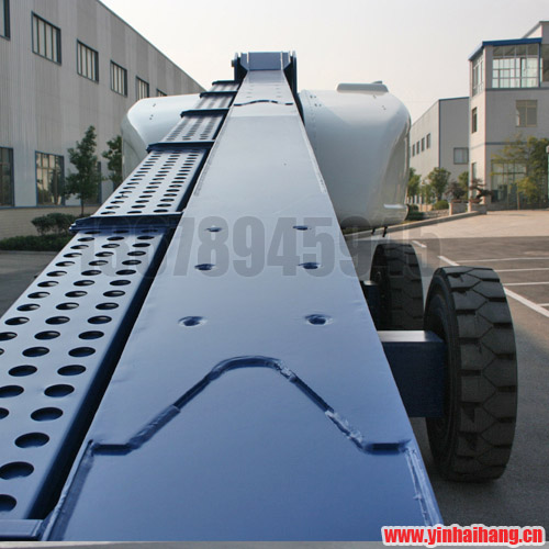 自行走式高空作業(yè)車12