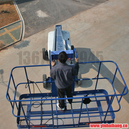 直臂式自行走高空作業(yè)車