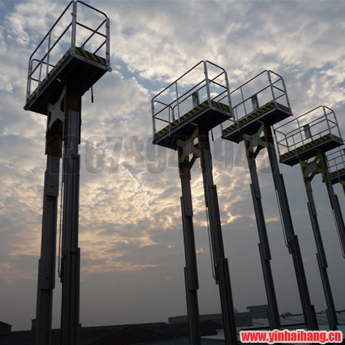 雙桅式鋁合金升降機(jī) 升起來(lái)后