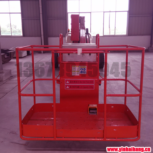 電動曲臂式高空作業(yè)車