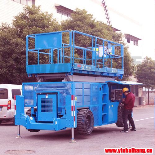 越野型高空作業(yè)升降平臺