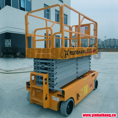 剪叉式高空作業(yè)平臺(tái)圖片