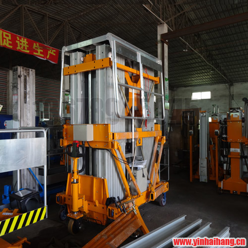 四桅柱式鋁合金升降機(jī)圖片